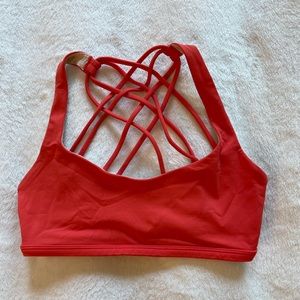 Lululemon Free To Be Bra (Wild)
Alarming size 6